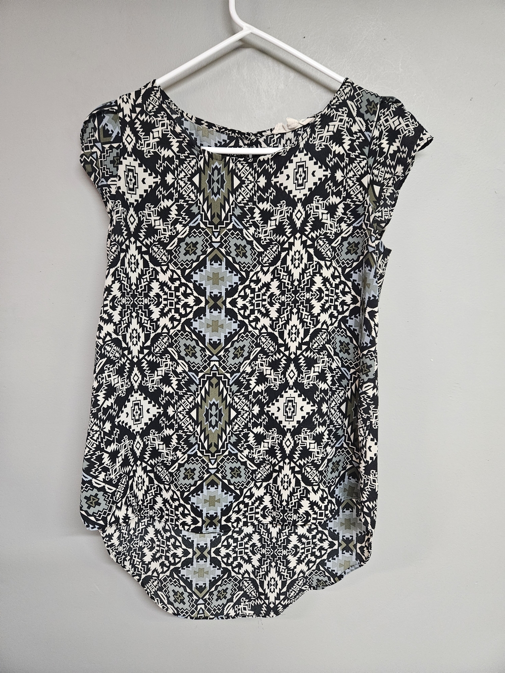 Pink Rose Women's Small Black & White Geometric Cap Sleeve Short Sleeve Shirt